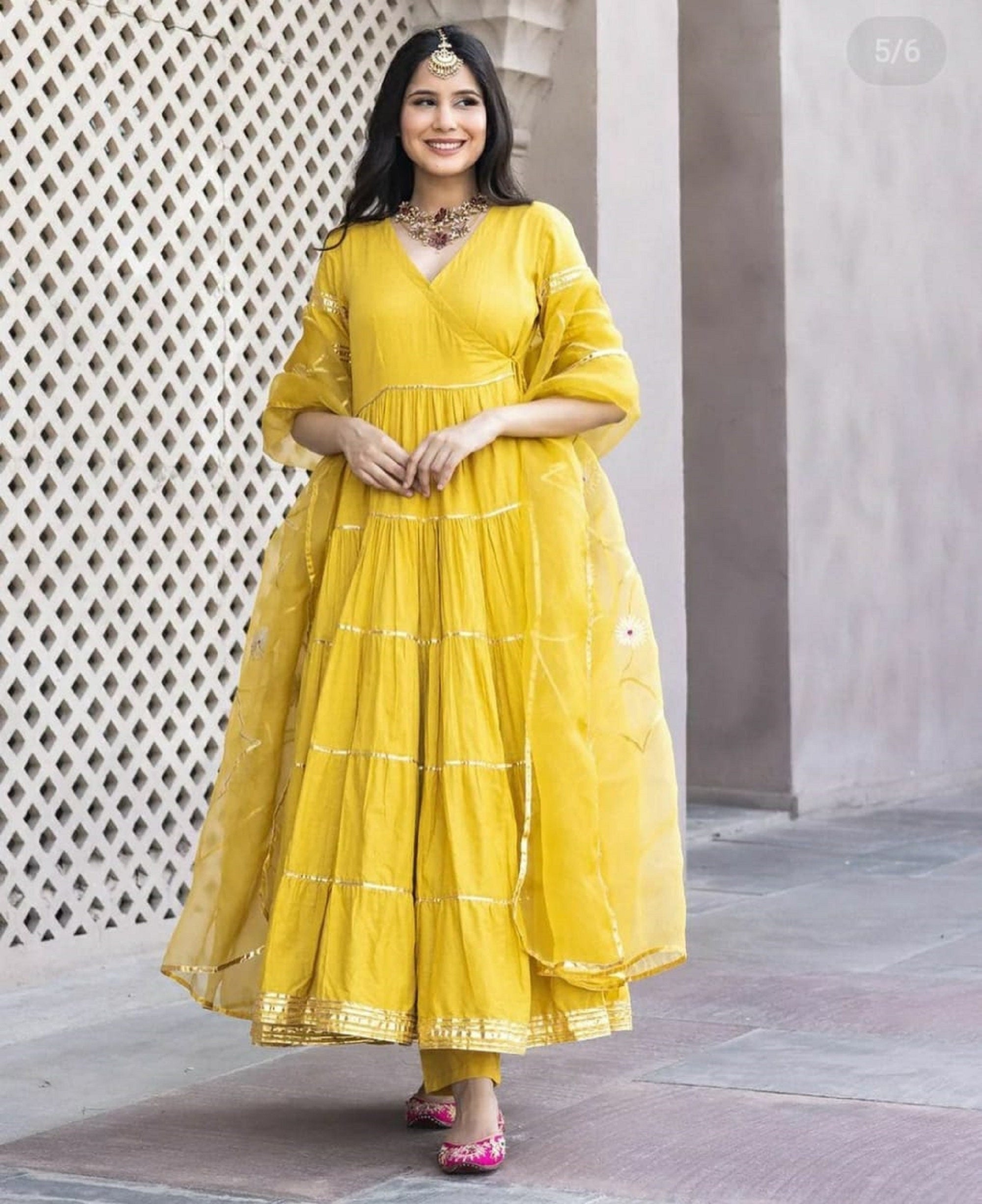 You can look your best for Diwali in 2022 with the latest Diwali outfits  for women at JOVI Fashion | Diwali outfits, Designer outfits woman, Clothes  for women